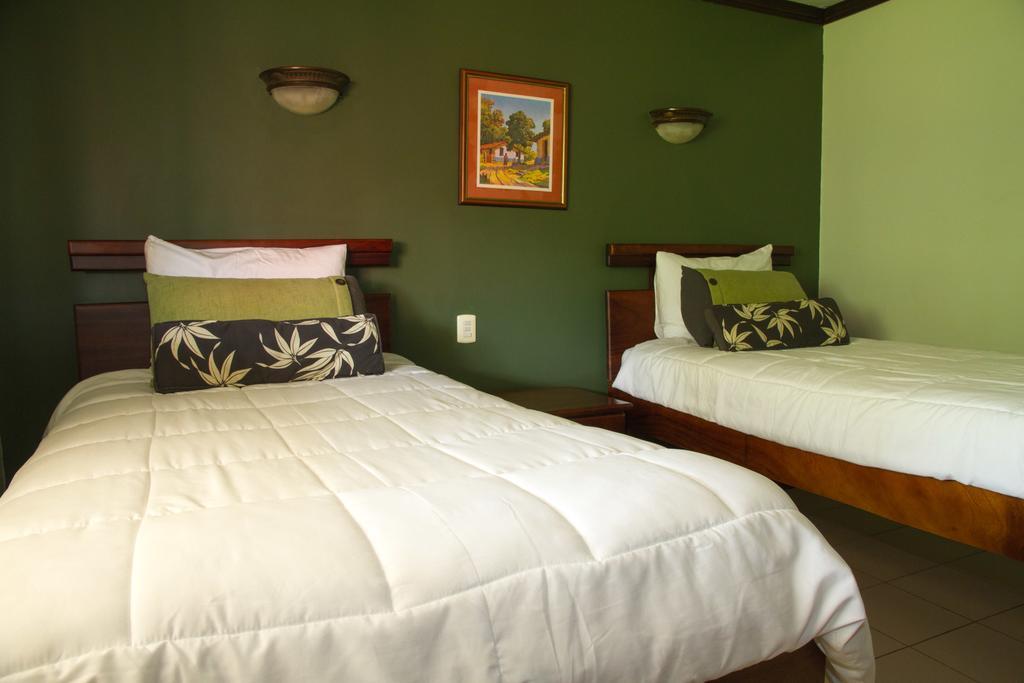 Hotel Getaways At Pueblo Real Quepos Exterior foto