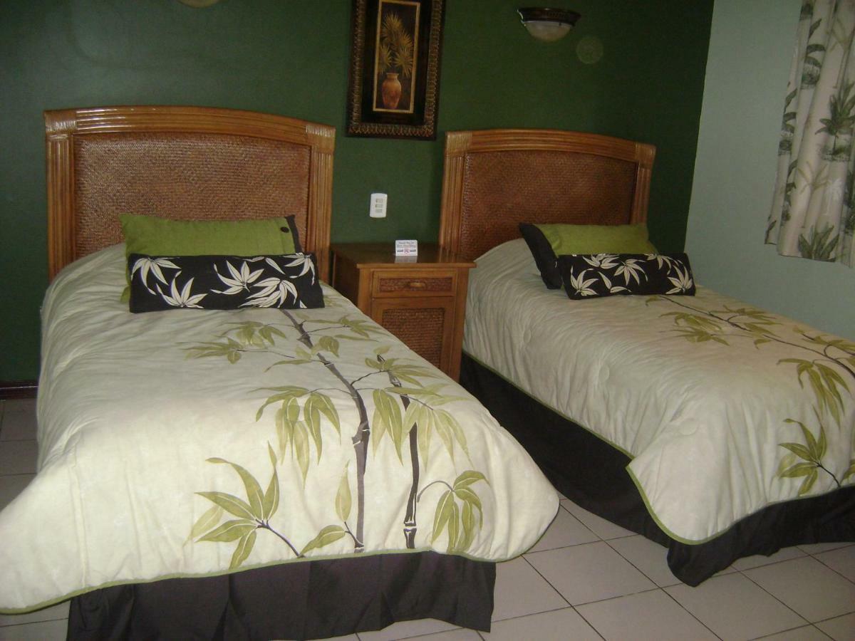 Hotel Getaways At Pueblo Real Quepos Exterior foto